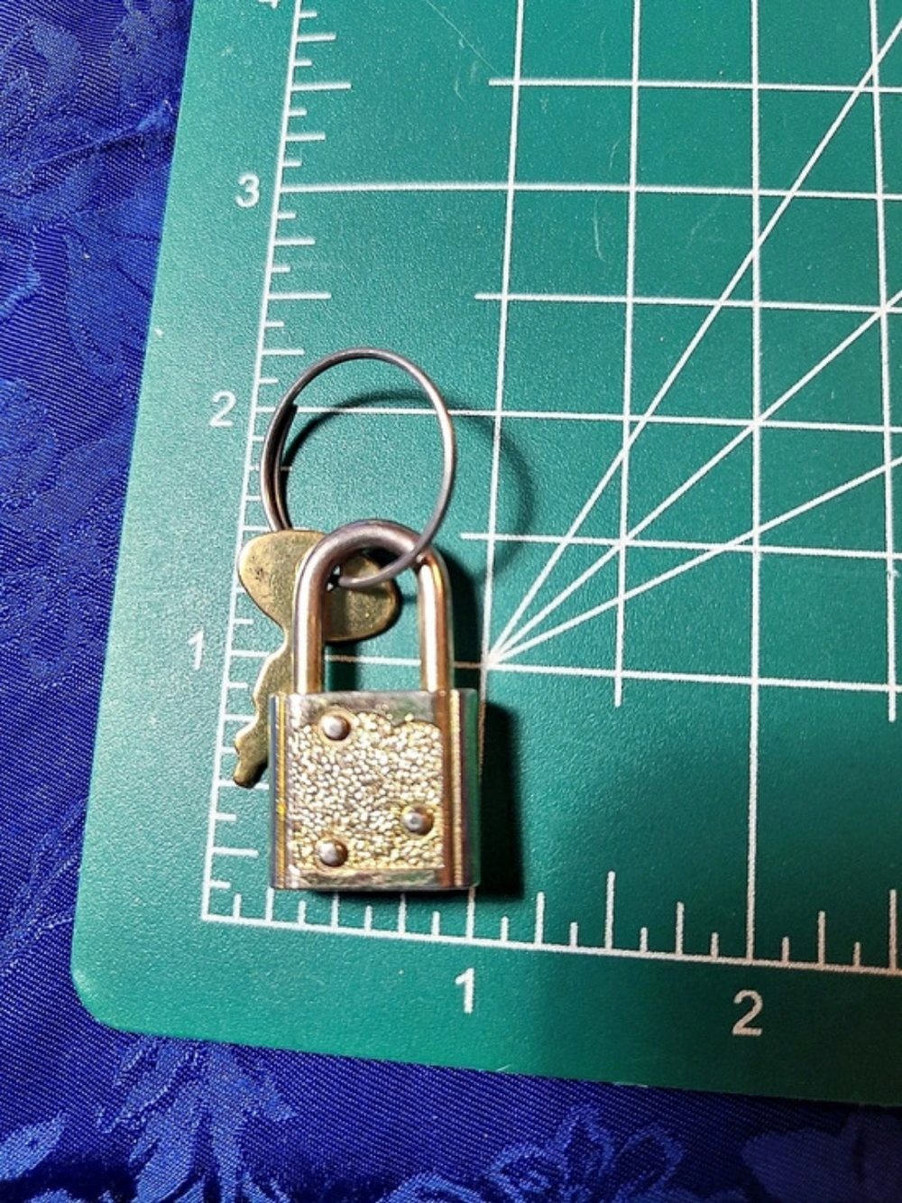 Small Padlock With Key - Picture 7 of 9